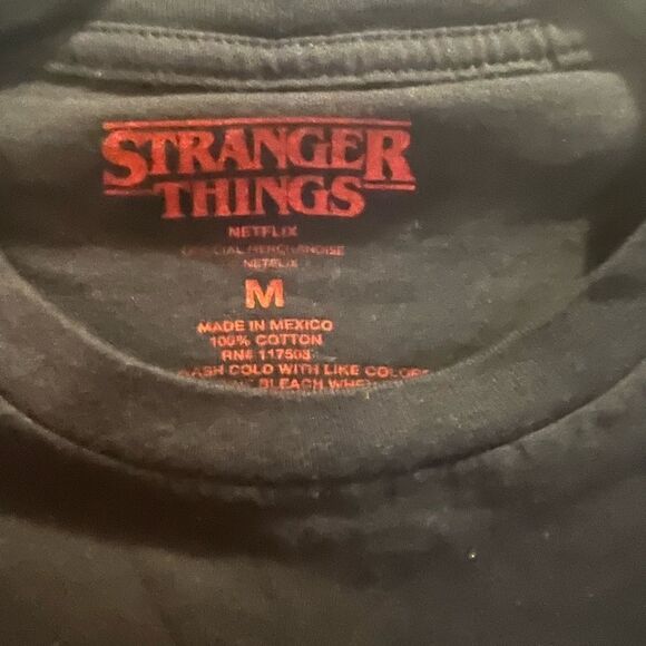 Stranger Things Season 3 T-Shirt - Picture 3 of 4